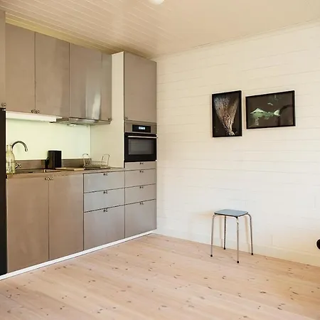 Apartment Henningssvaer Harbor