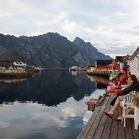 Apartment Henningssvaer Harbor
